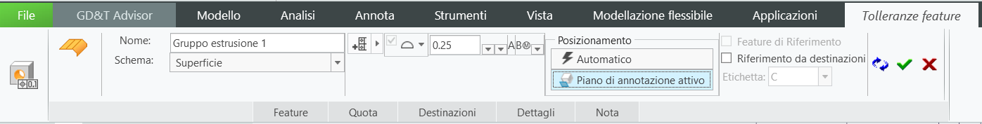 Opzioni di posizionamento Automatico e Piano di annotazione attivo evidenziate sulla barra multifunzione nella scheda Tolleranze feature.